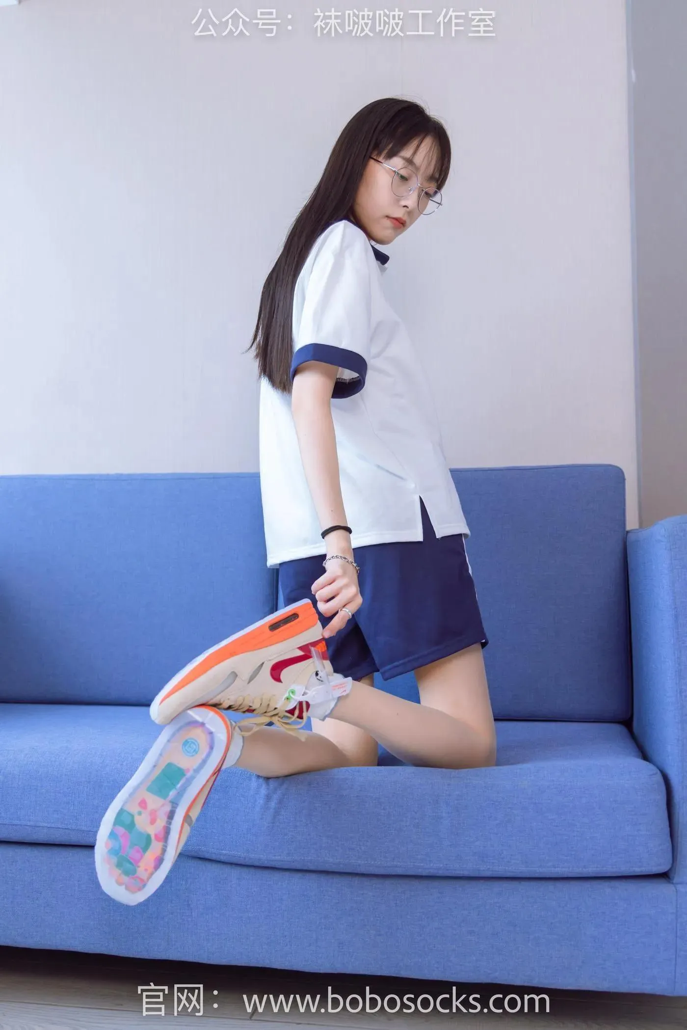 [BoBoSocks袜啵啵]NO.118 稚予-运动鞋、白棉袜、肉丝、踩小熊玩偶 [140P]插图8